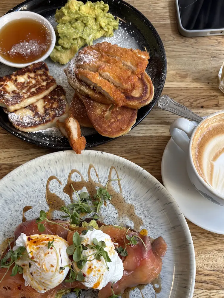 Halloumi and crispy chicken pancakes with avocado and honey